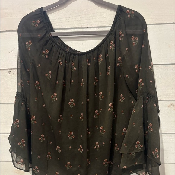 White House Black Market
Bell Sleeve Olive Green Floral Sheer
Blouse Top -Medium - Picture 7 of 9